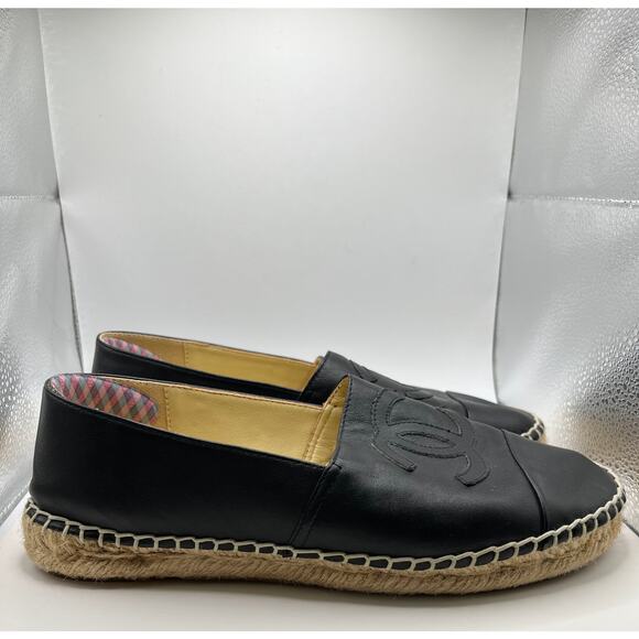 CHANEL Black Loafers with Iconic Quilted Design - Picture 3 of 10